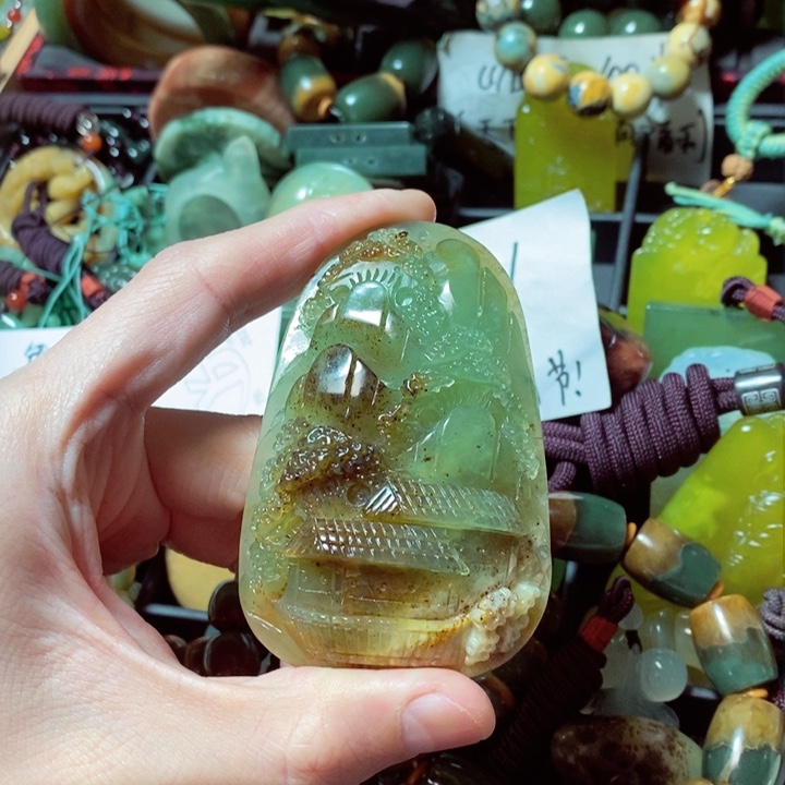 蛇纹石玉颈饰未镶嵌