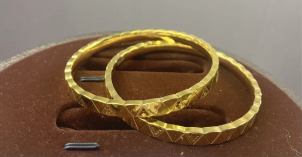 【A】110754 18k三角蜂窝闭口手镯