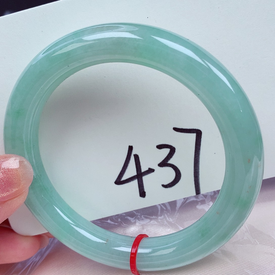 翡翠手镯未镶嵌翡翠