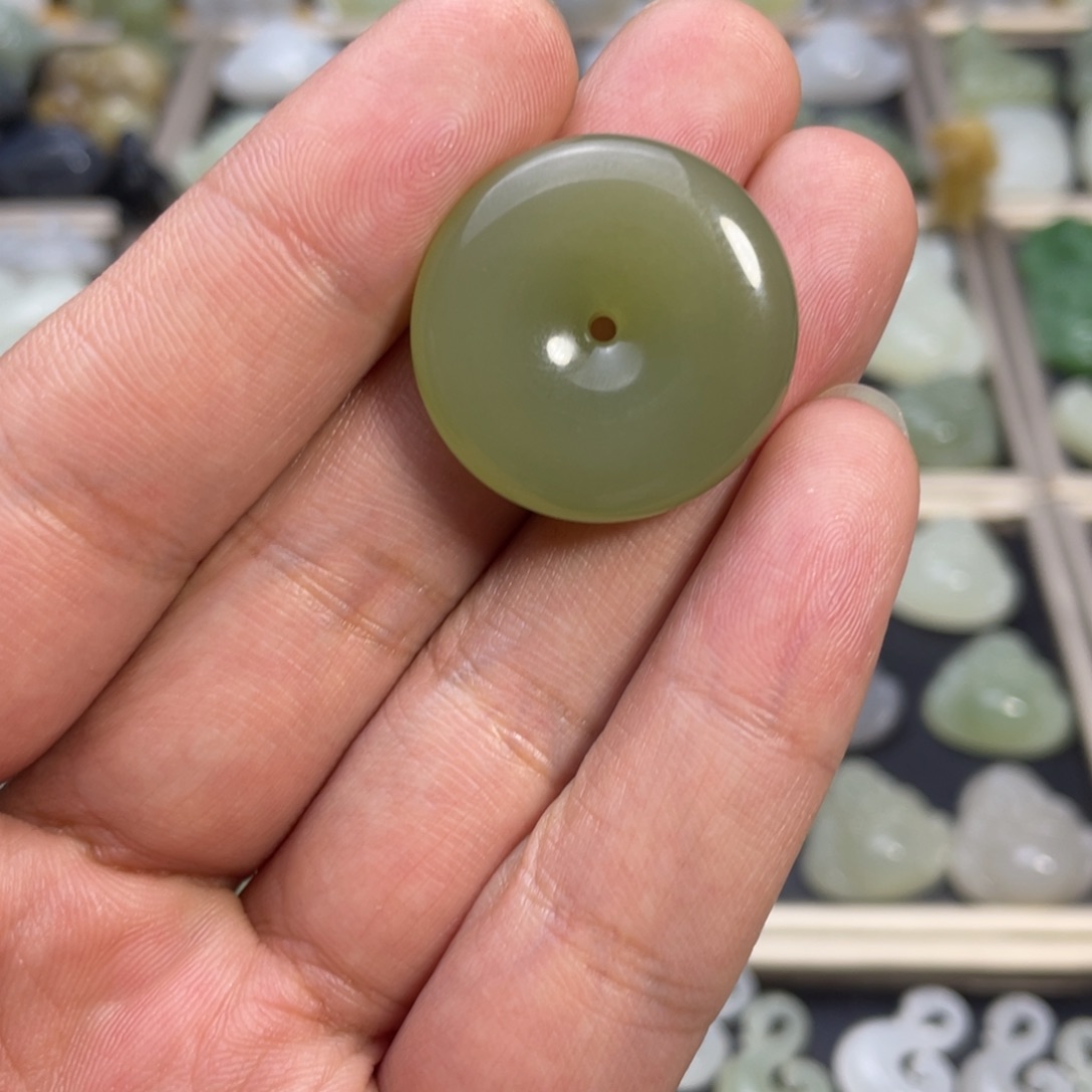 和田玉颈饰未镶嵌平安扣吊坠