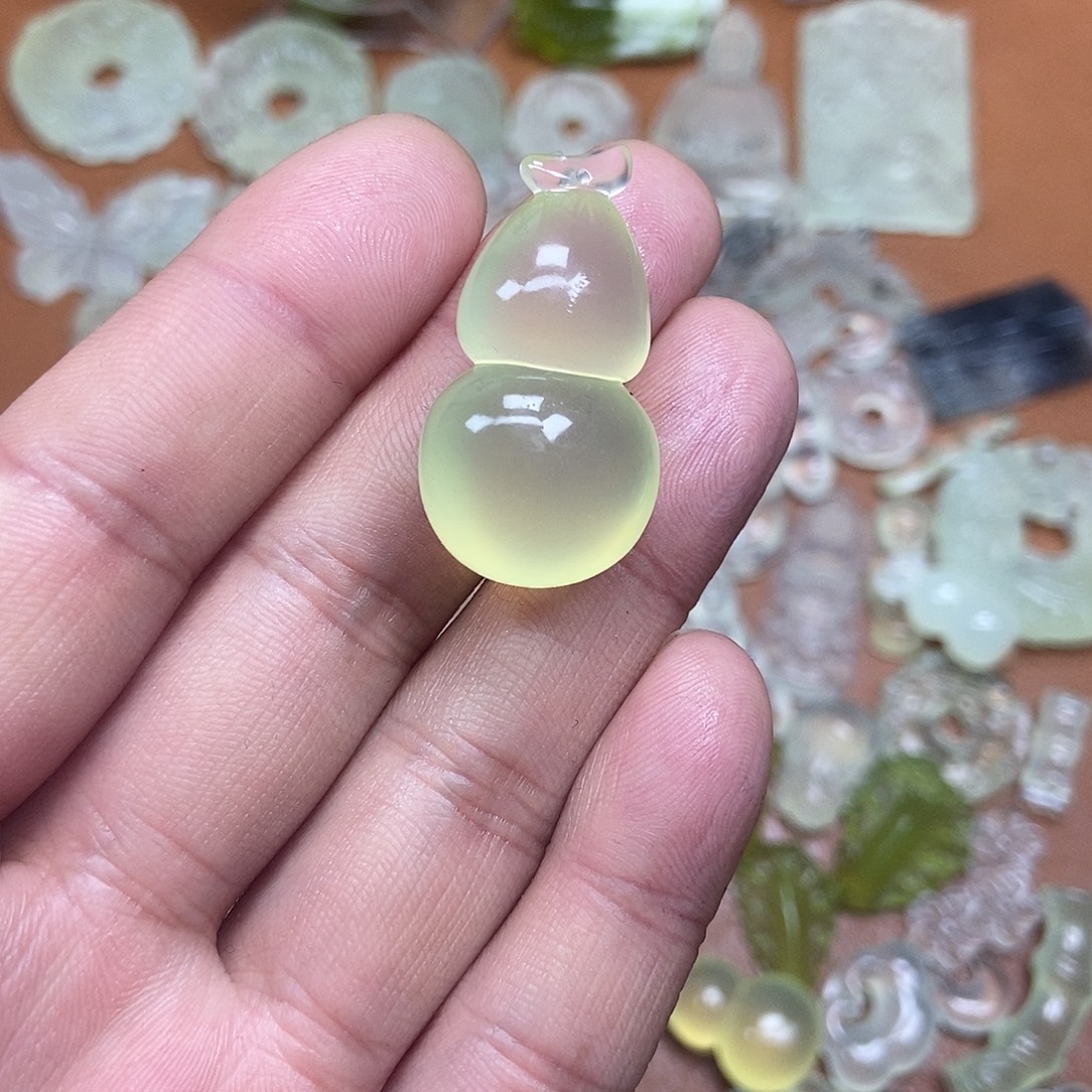 蛇纹石玉未镶嵌颈饰