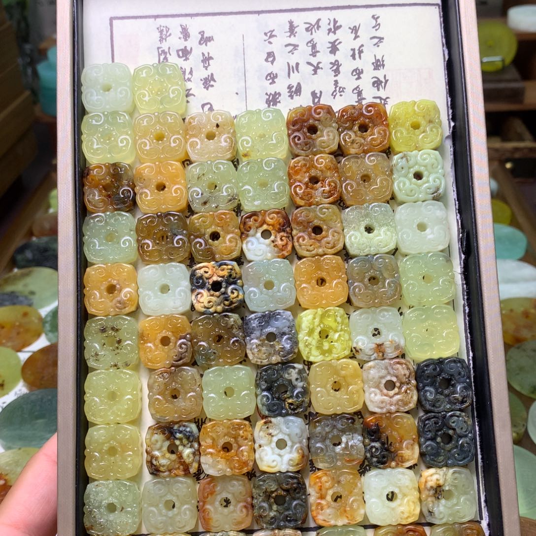 未镶嵌蛇纹石玉吊坠(不含链)