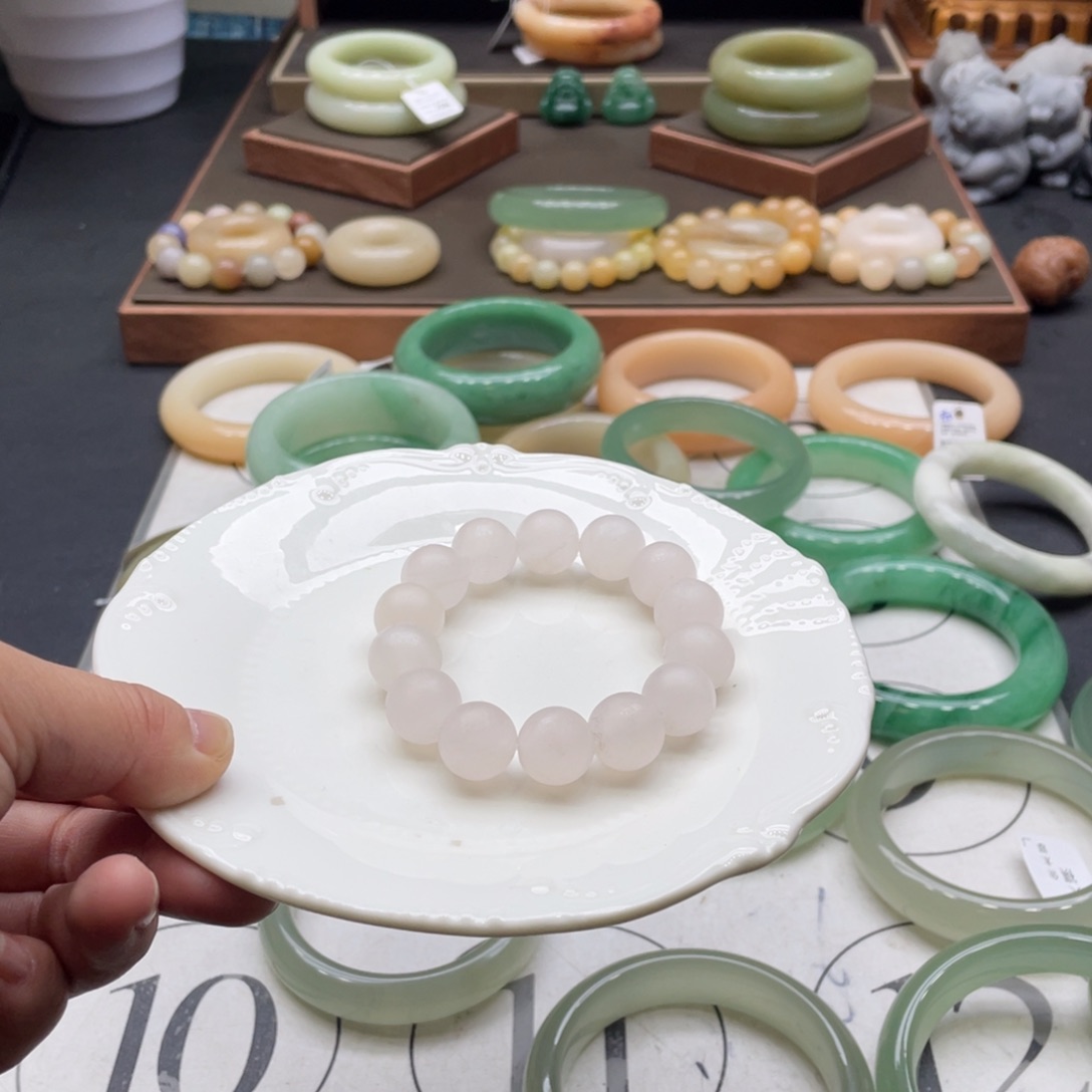 用***1石英岩玉未镶嵌手镯