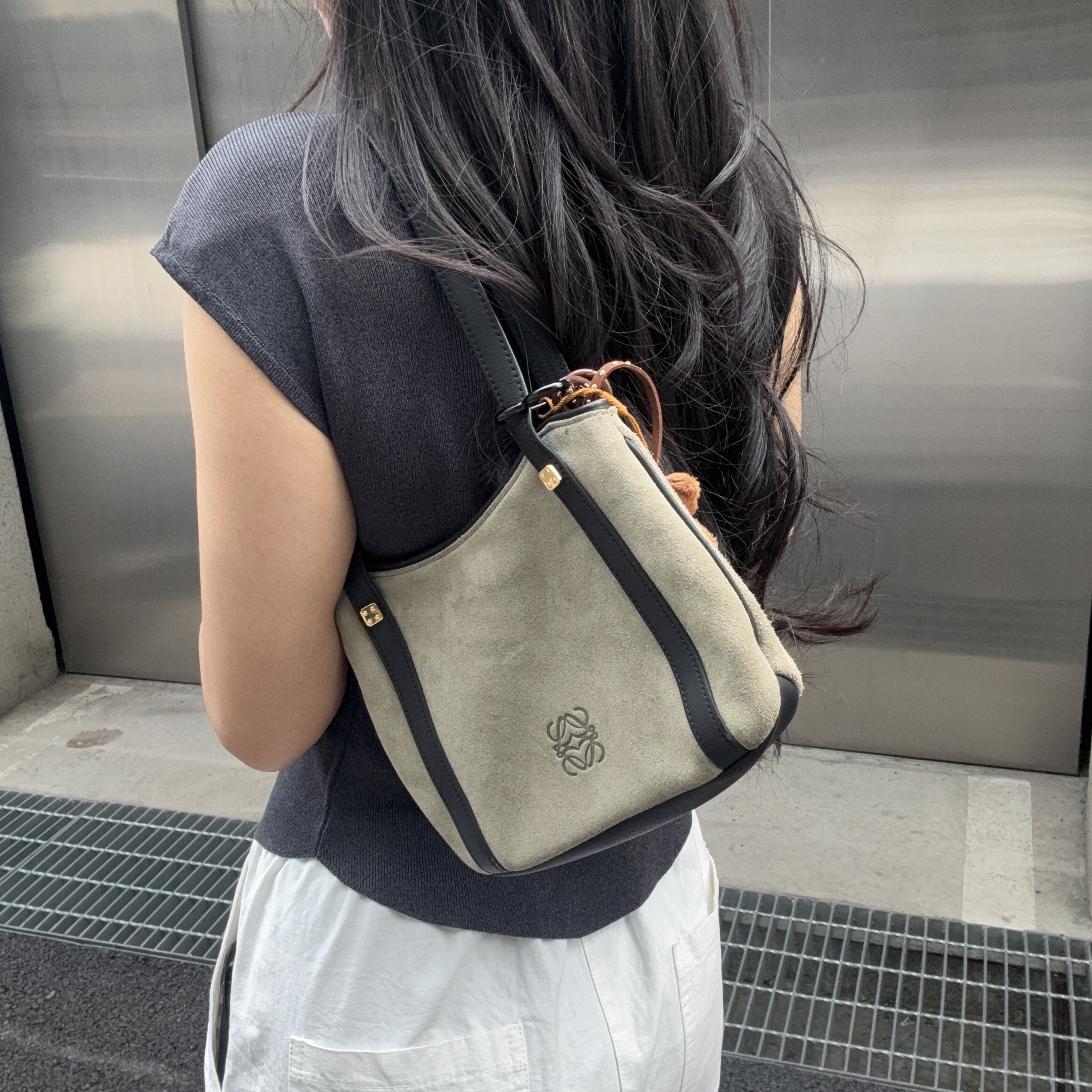 95新 LOEWE/罗意威 灰色麂皮小号单肩包