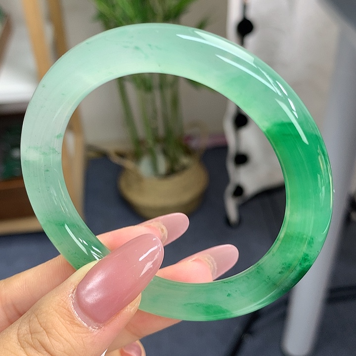 未镶嵌手镯石英质玉