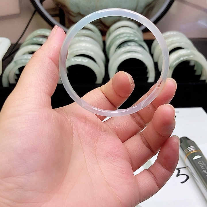 石英质玉手镯未镶嵌6