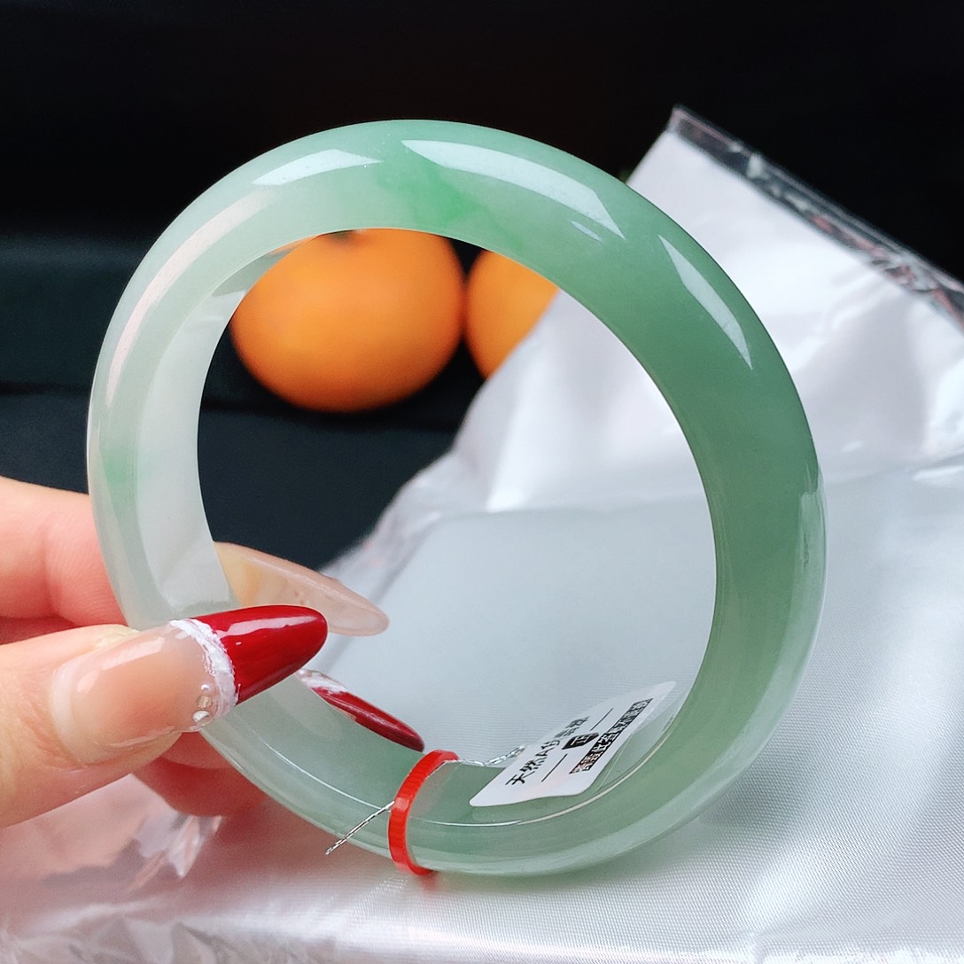 翡翠手镯未镶嵌62圈