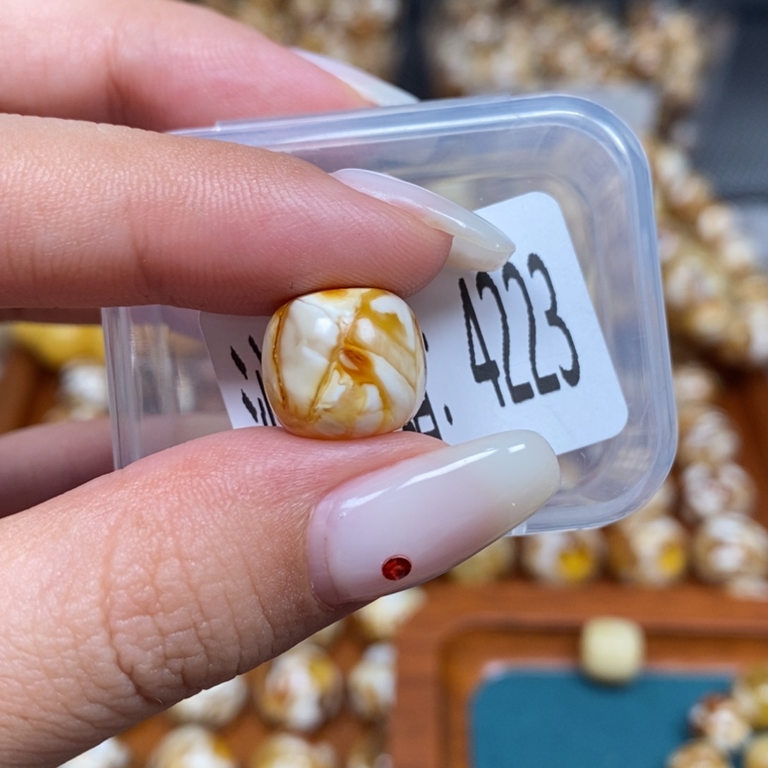 蜜蜡未镶嵌珠宝奇石4223