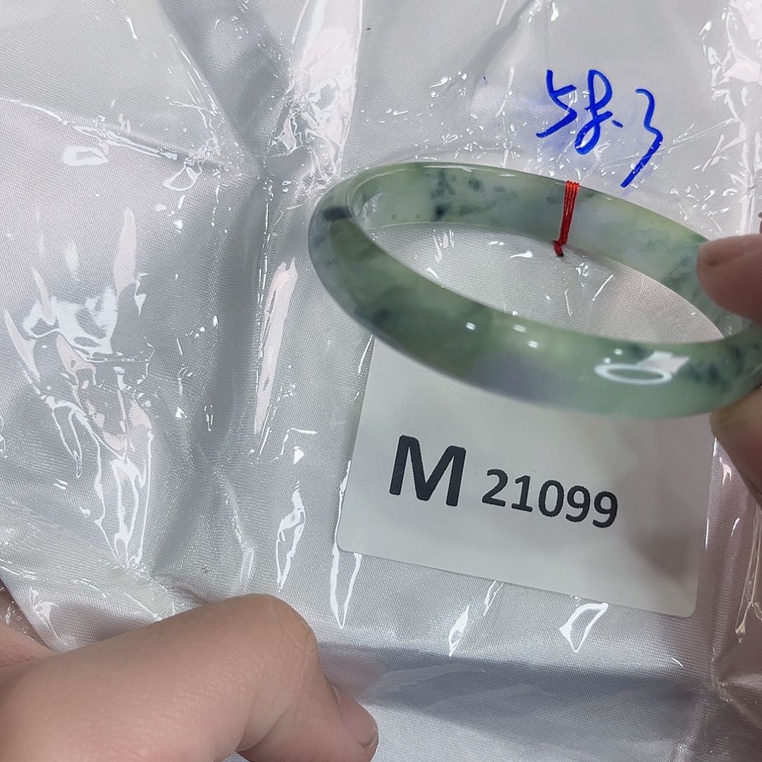 翡翠手镯未镶嵌多样性