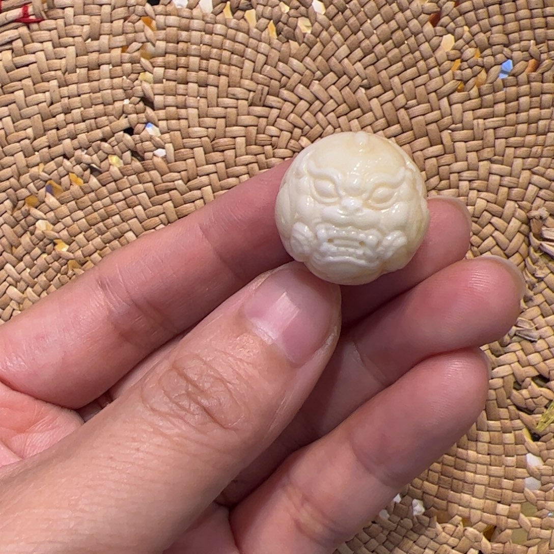 蜜蜡未镶嵌裸石瓷白浓奶酪貔貅珠