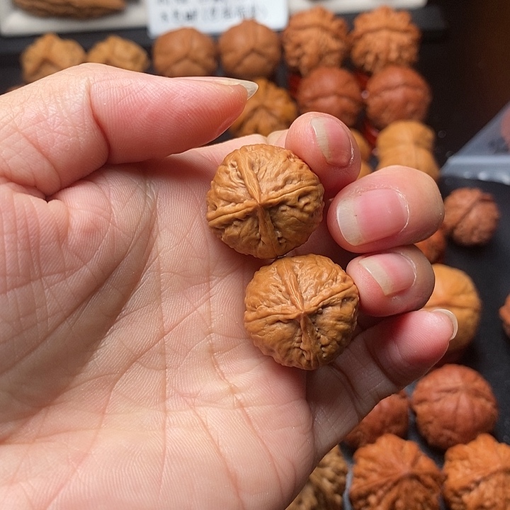 文玩核桃吊坠四棱