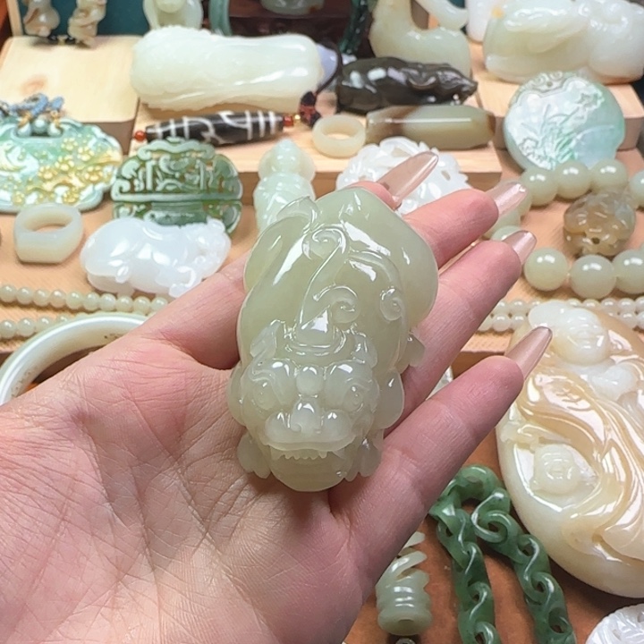 和田玉颈饰未镶嵌瑞****）