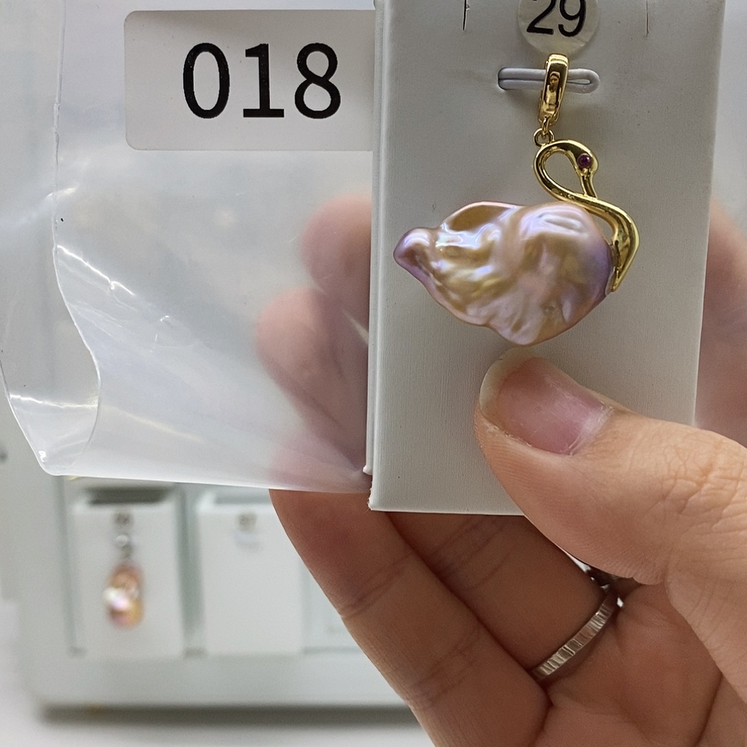 小***儿淡水珍珠合金颈饰