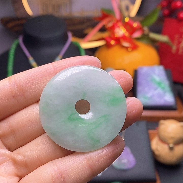 翡翠颈饰未镶嵌平安扣