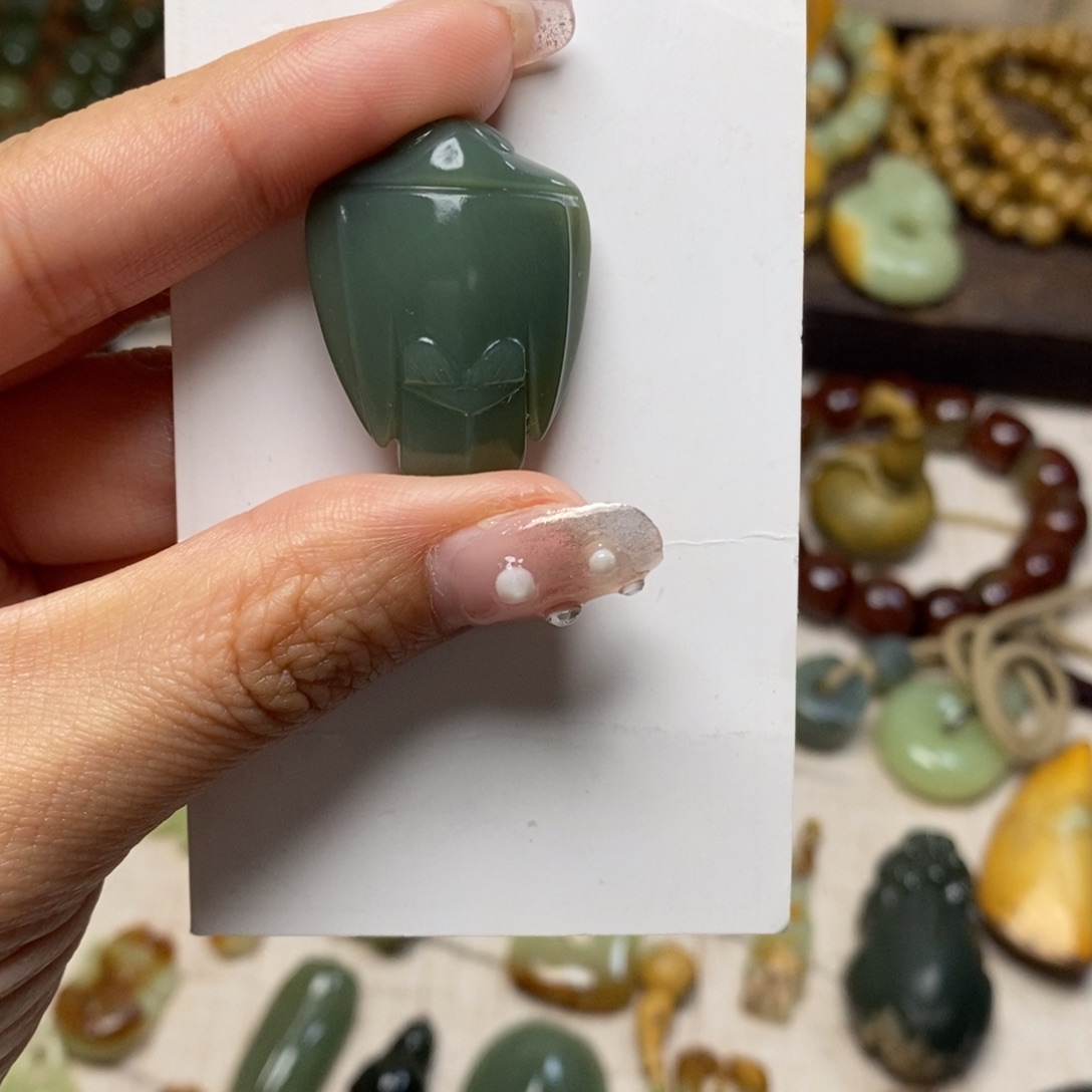 岫岩老玉（透闪石质玉）颈饰未镶嵌眼**低