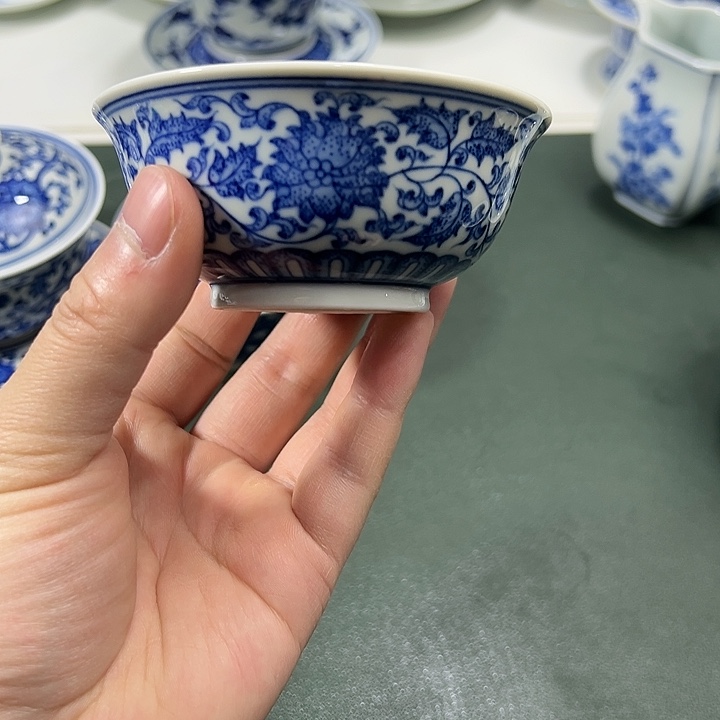 微瑕柴窑点工缠枝花卉茶碗