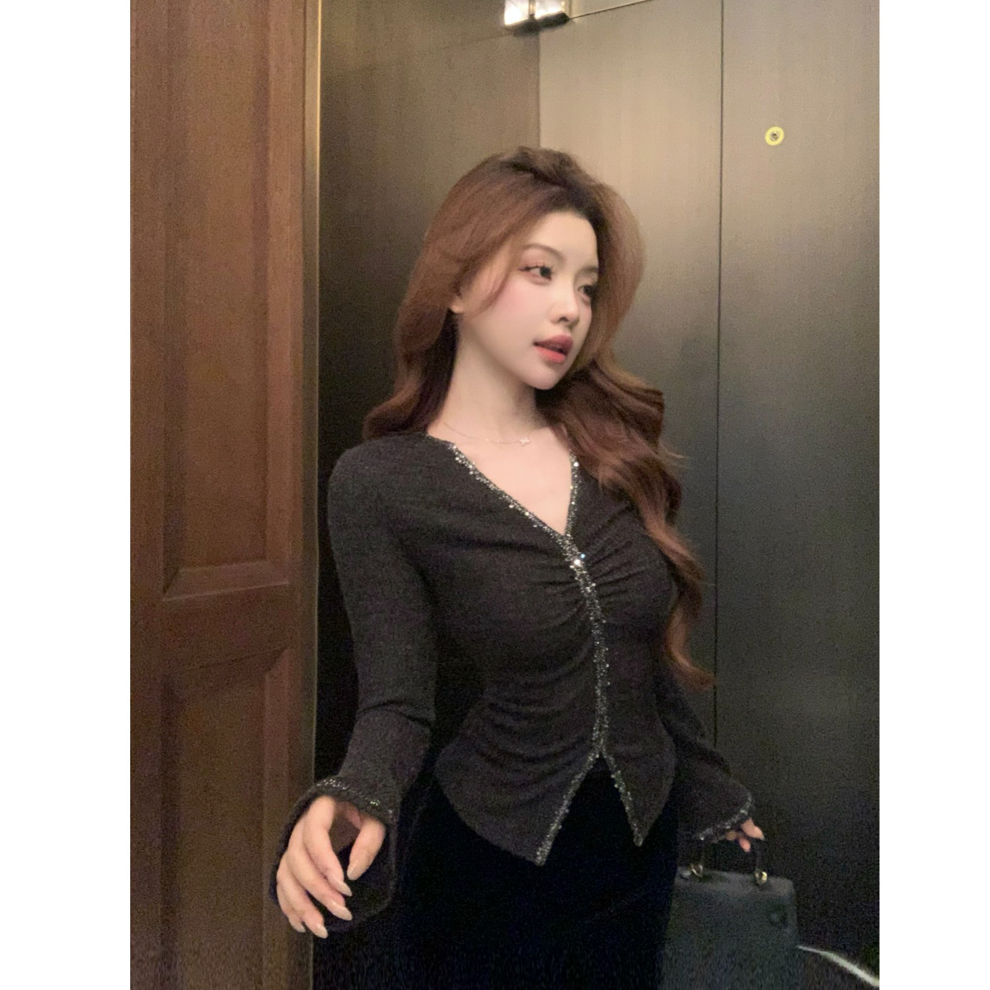 SZA【冬日暖兔】冬季新款气质重工镶钻V领打底内搭针织衫A-2511