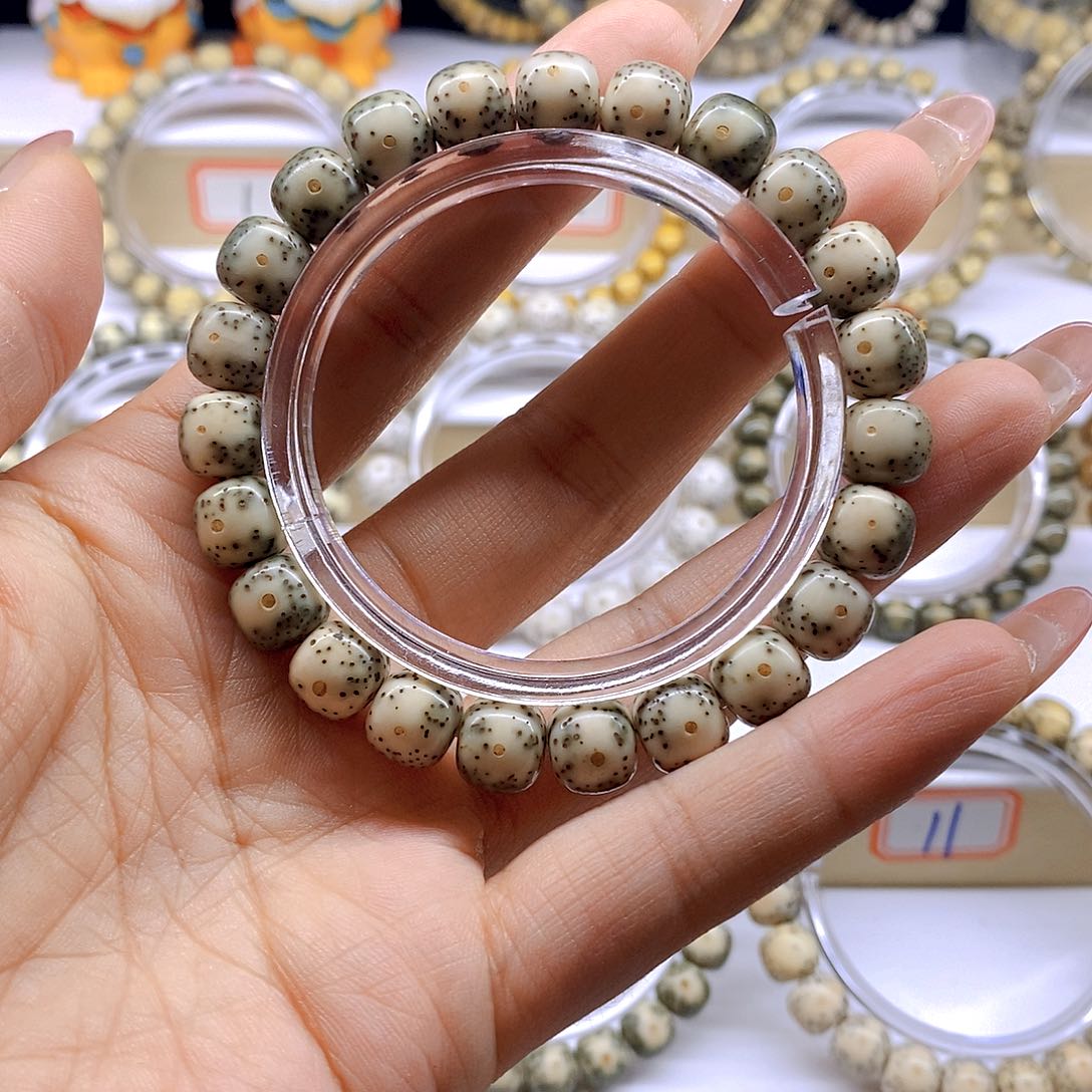 星月菩提手串10绿包白大眼