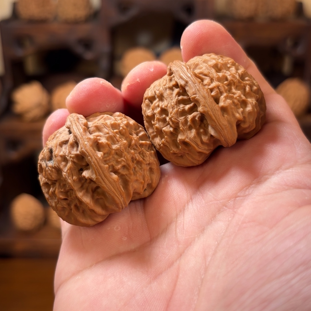 文玩核桃吊坠三角白狮子头边39