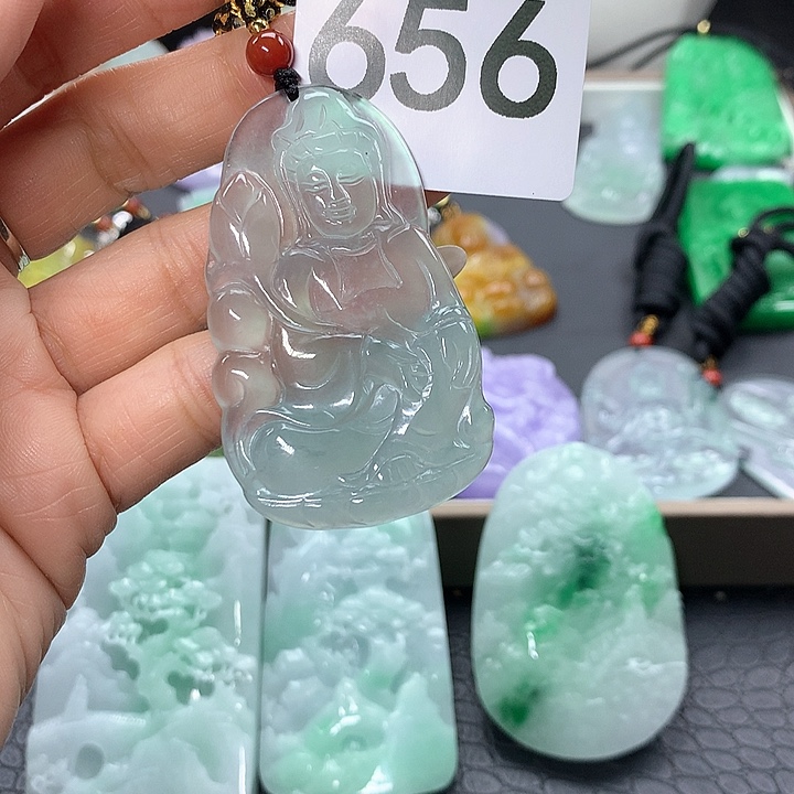 翡翠吊坠(赠链)未镶嵌