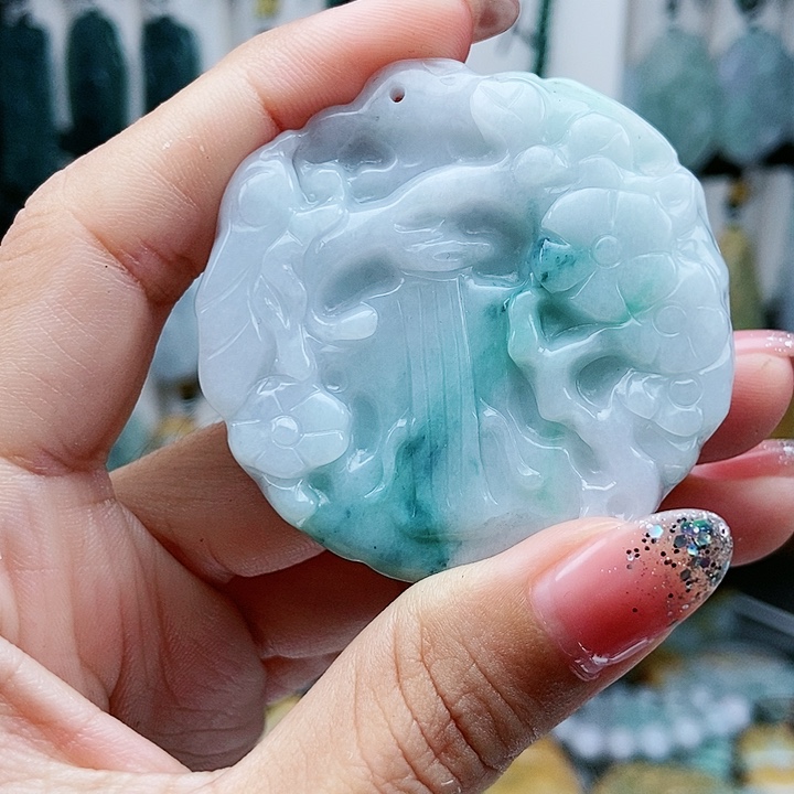 颈饰足铂镶嵌翡翠翡翠