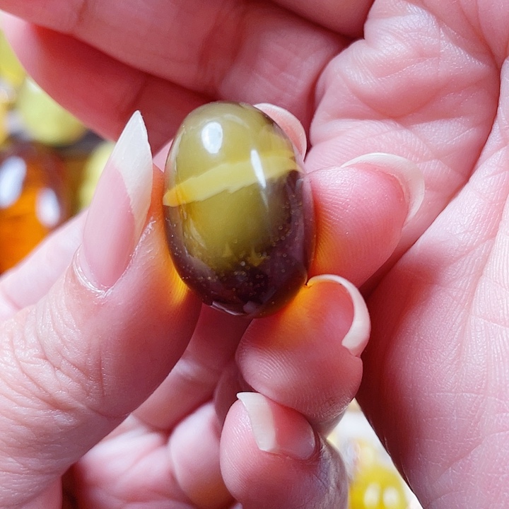 青***青琥珀未镶嵌裸石挂件