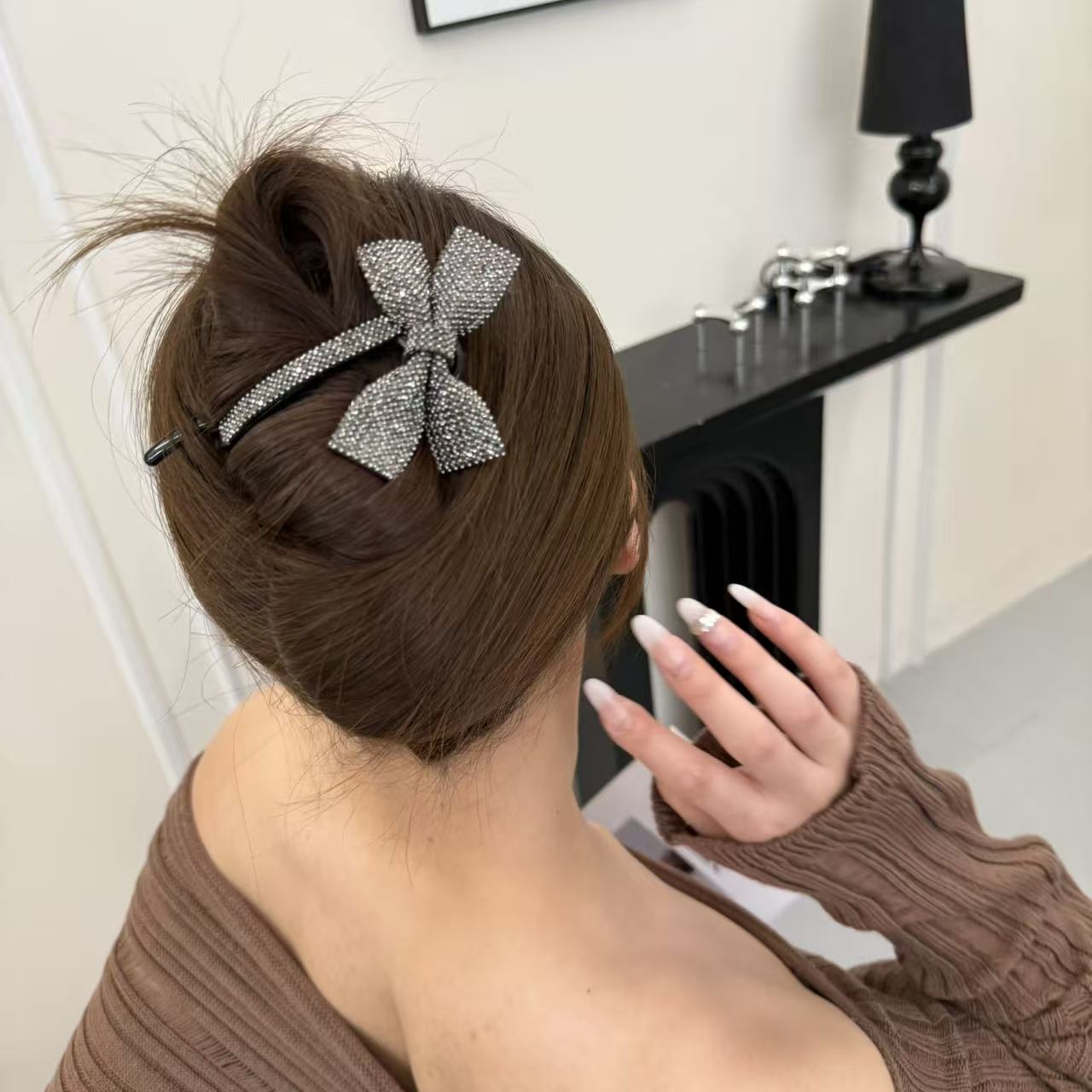 【超纤】挽梦满钻轻奢抓夹优雅气质时尚百搭黑色扭扭夹3723