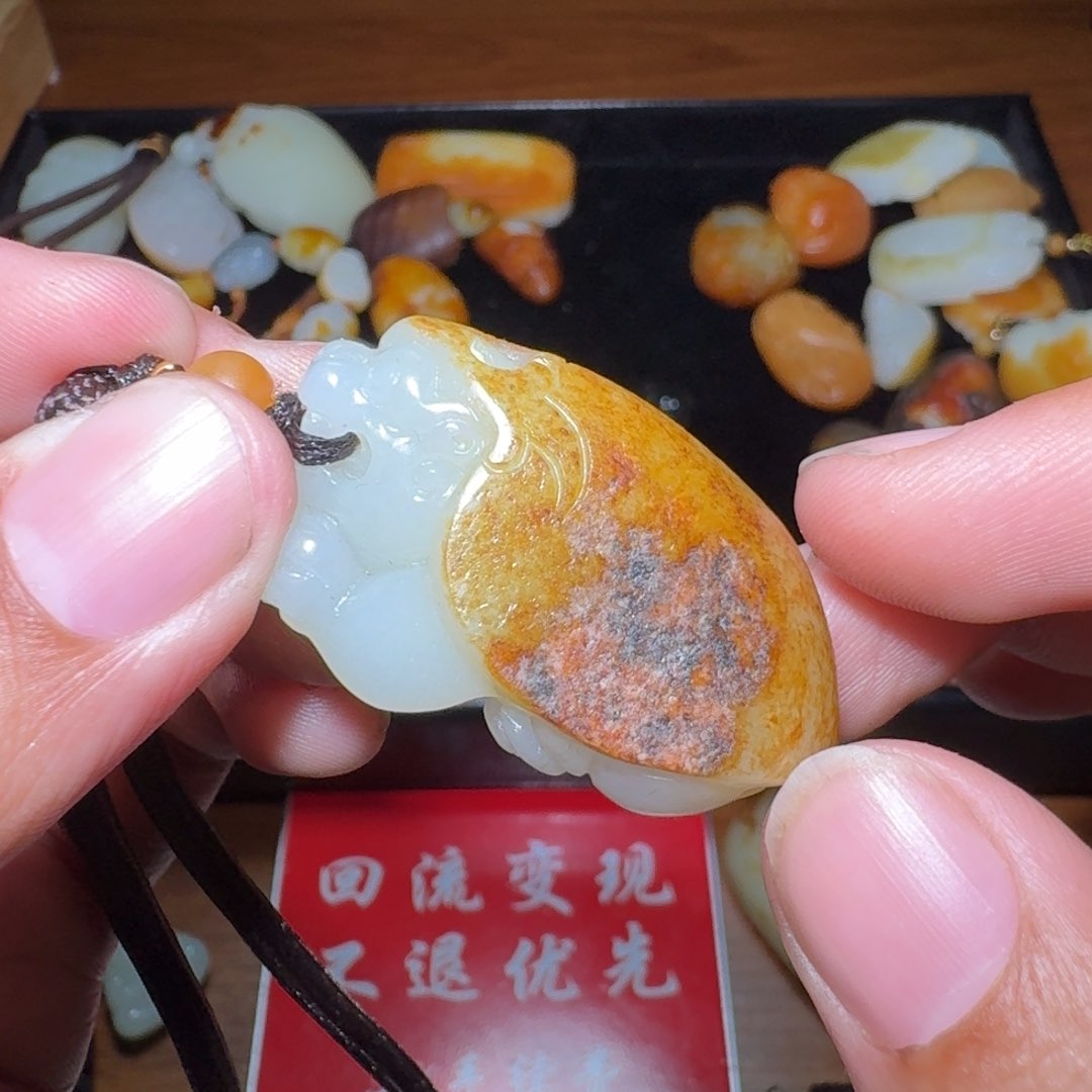 和田玉颈饰未镶嵌没****苦