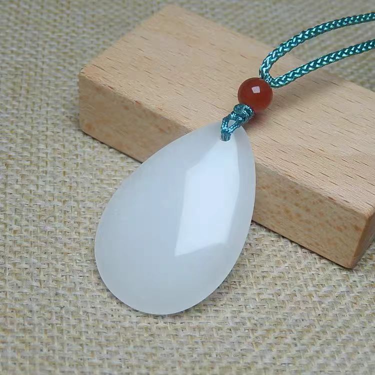 天山翠玉石水滴吊坠（多样性发其一）