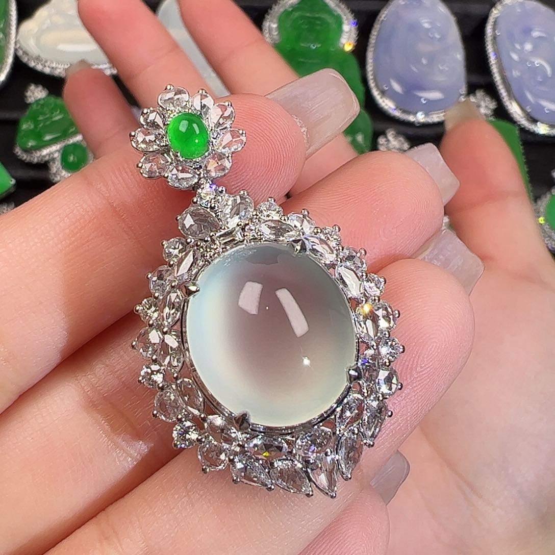 翡翠颈饰18K金镶嵌蛋面