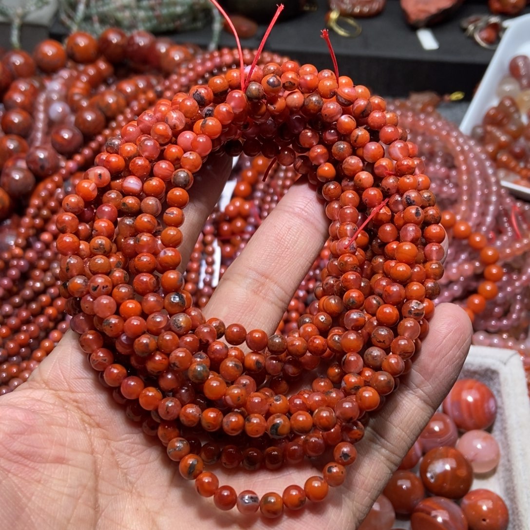 自***的南红玛瑙未镶嵌手链