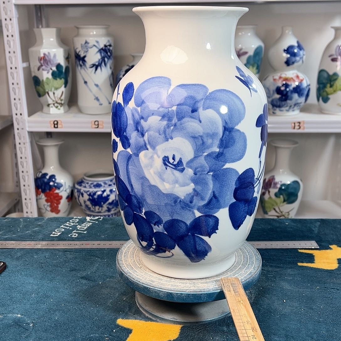 摆件景德镇陶瓷大冬青牡