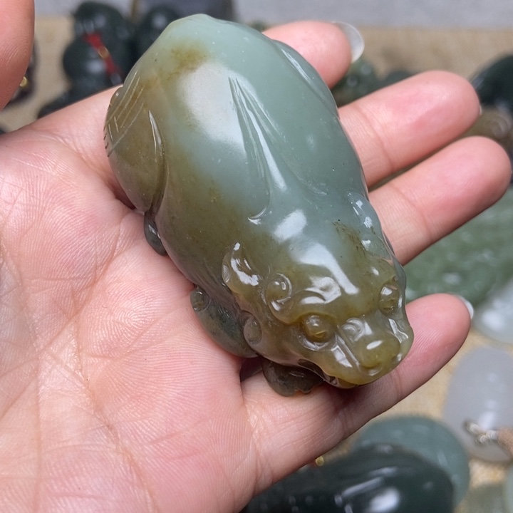 和田玉和田玉未镶嵌格*化