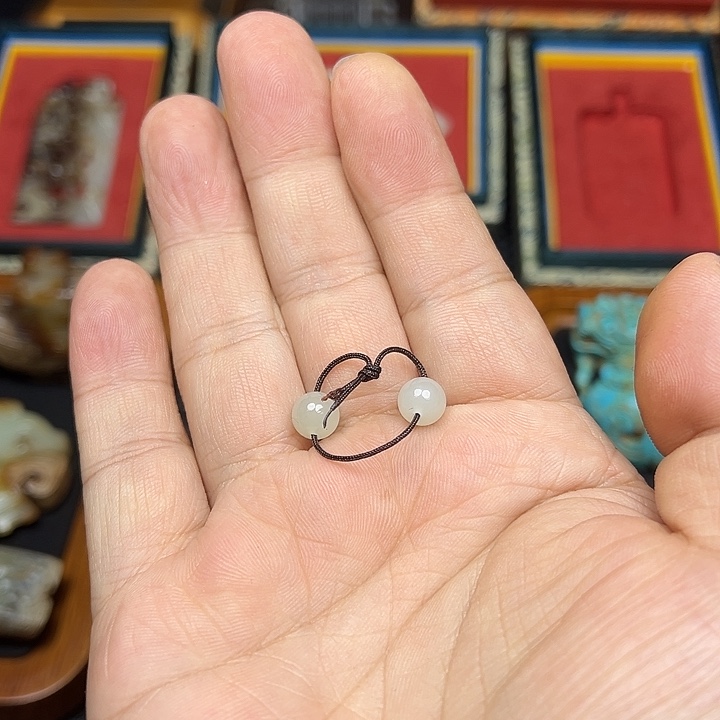 家***艺和田玉散珠卡八珠子两颗