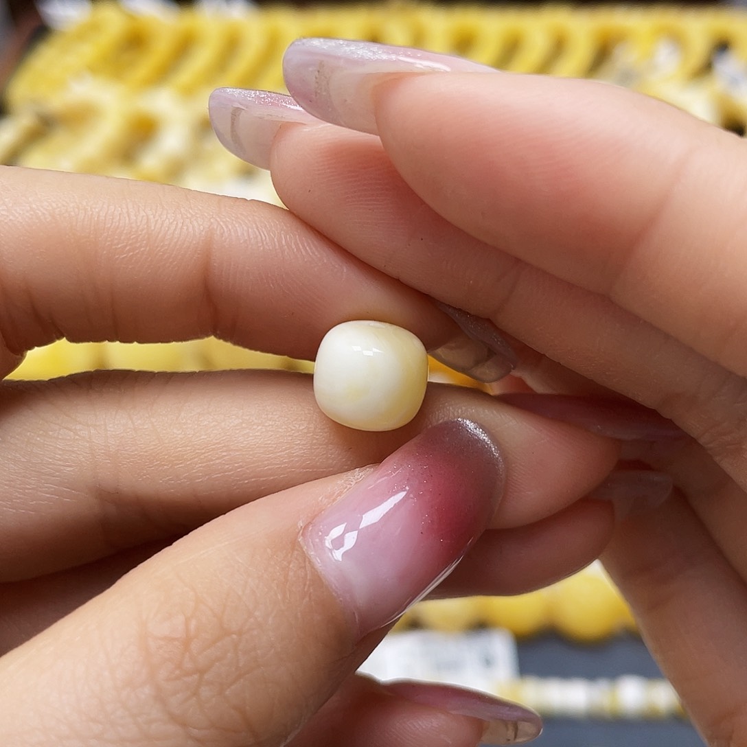 蜜蜡裸石未镶嵌老型9.6✖️8.7mm福利