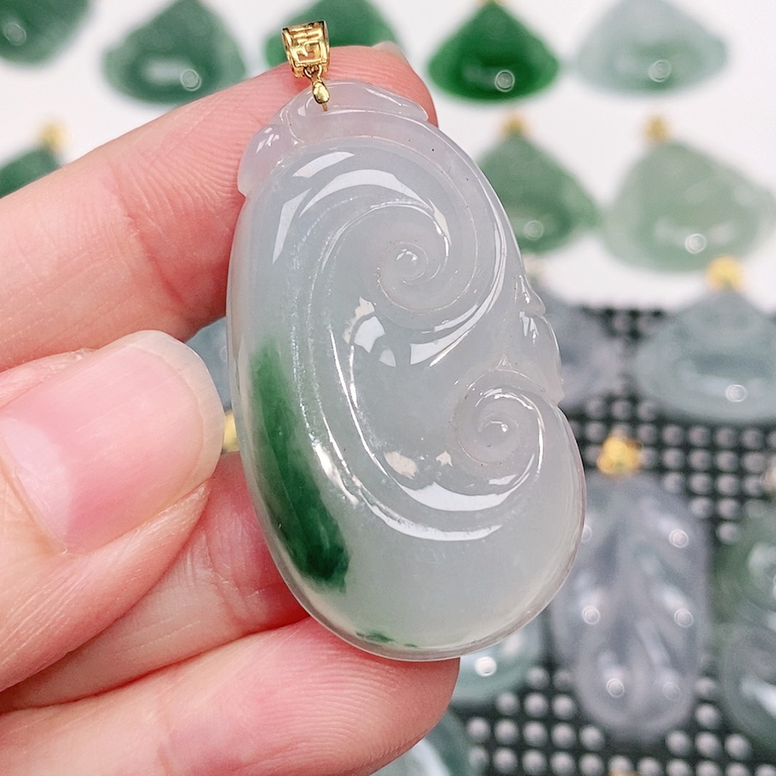 翡翠18K金镶嵌颈饰