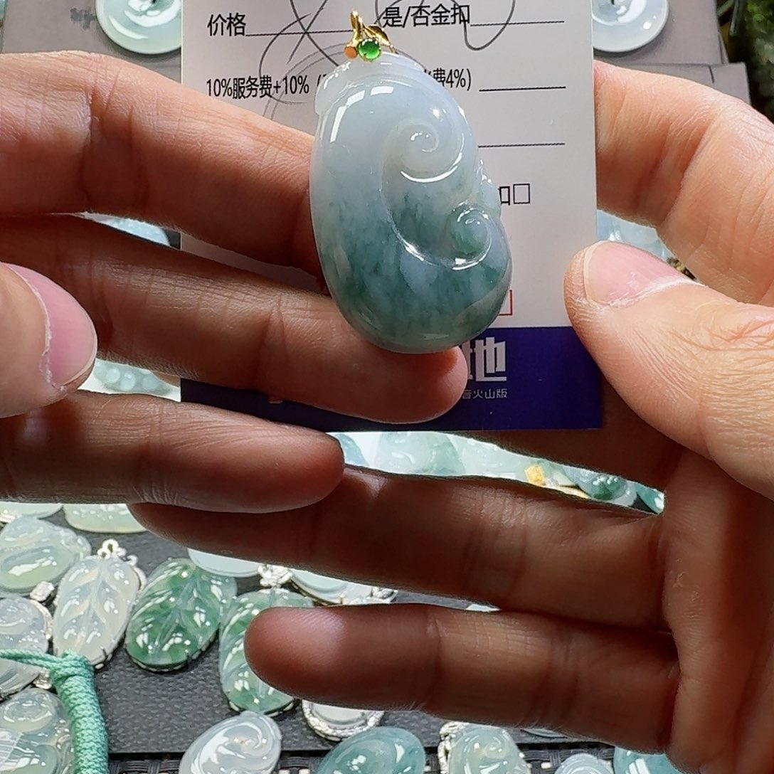翡翠颈饰未镶嵌吊坠