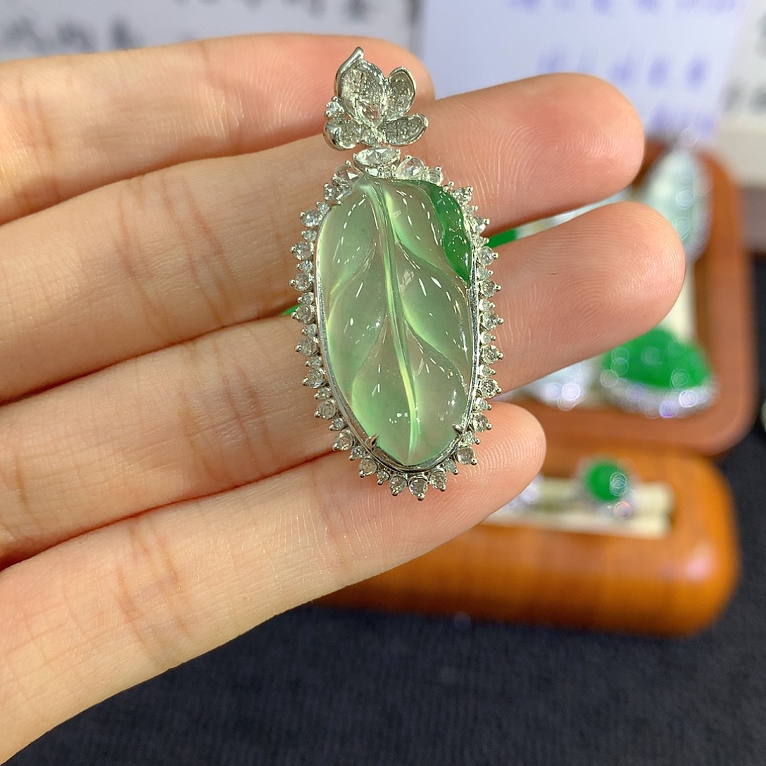 翡翠18K金镶嵌吊坠(不含链)叶子