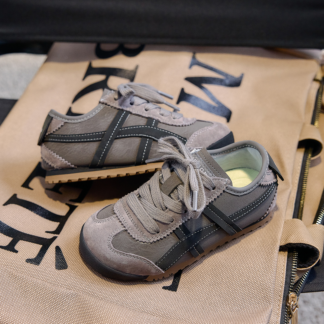 2025秋季百搭复古灰色童鞋休闲风透气防滑四季运动阿甘鞋假日风