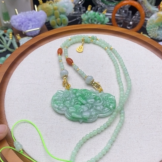 *****翡翠未镶嵌颈饰翡翠吊坠