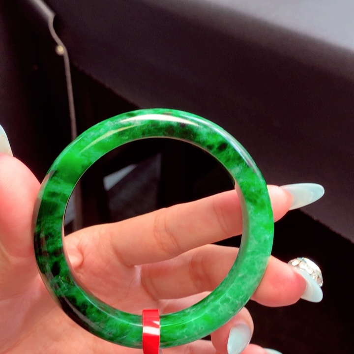 翡翠手镯未镶嵌翡翠