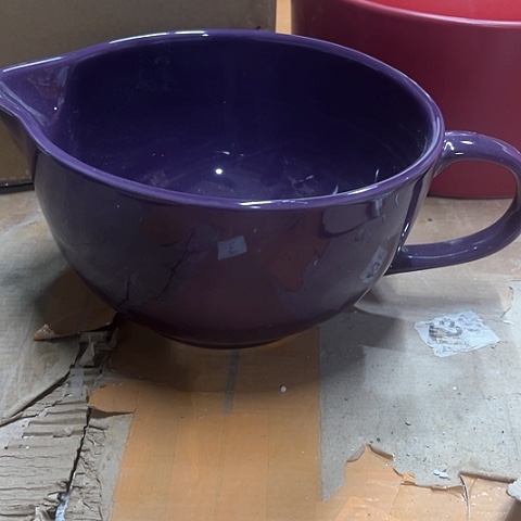 微瑕，不能明火，口径20厘米高度11紫色