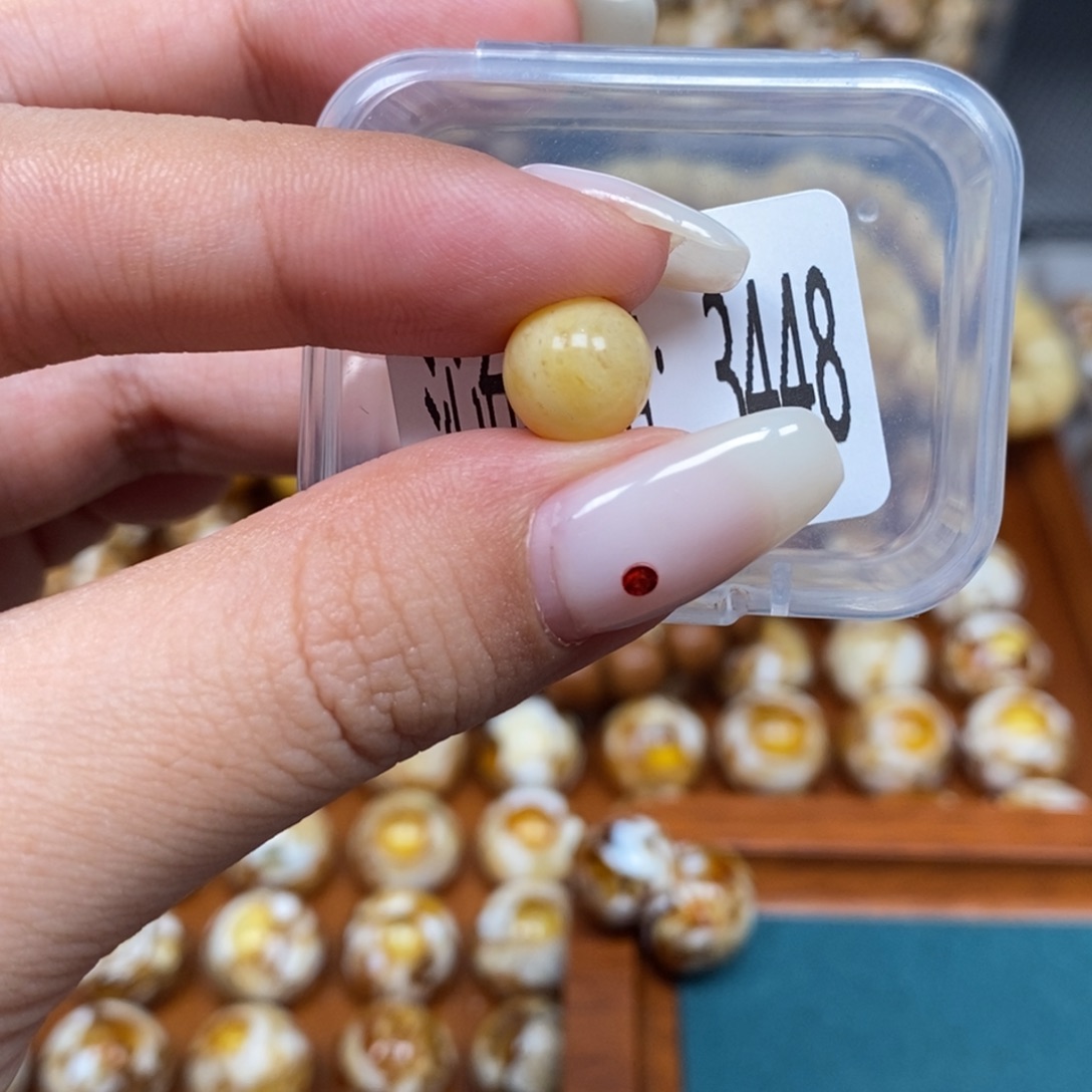 蜜蜡未镶嵌珠宝奇石3448