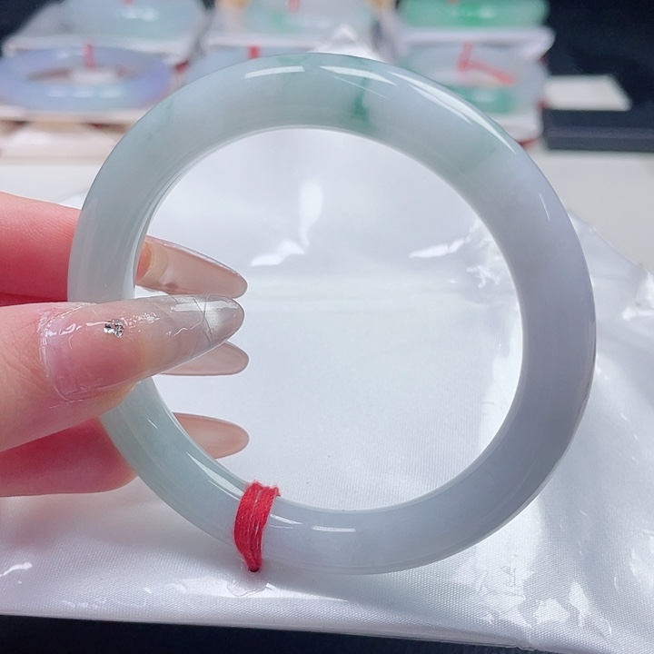 翡翠手镯未镶嵌缅甸