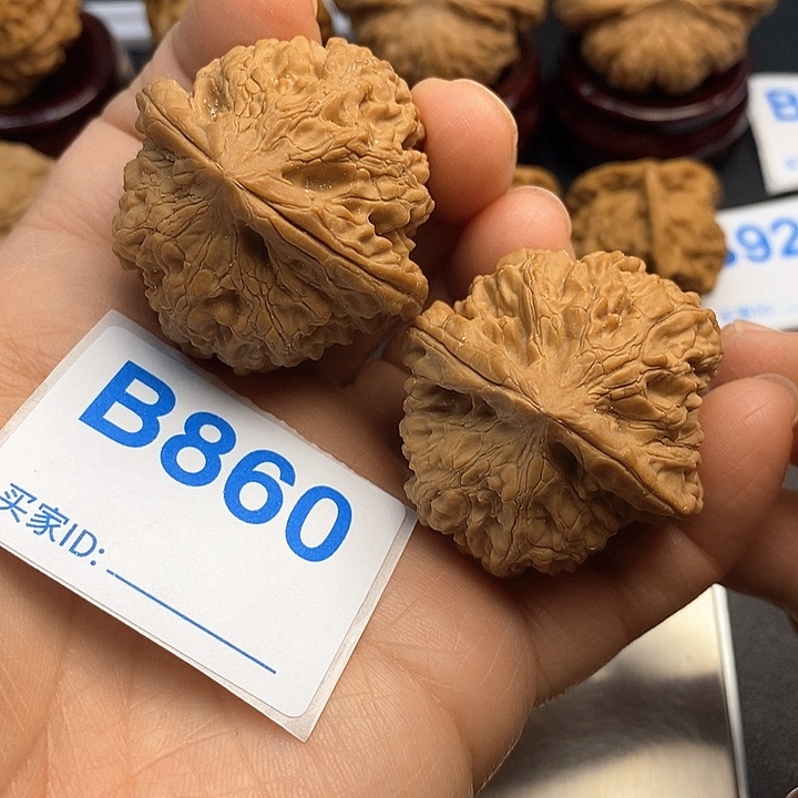 娃***哈核桃牡丹纹3:9，克重49