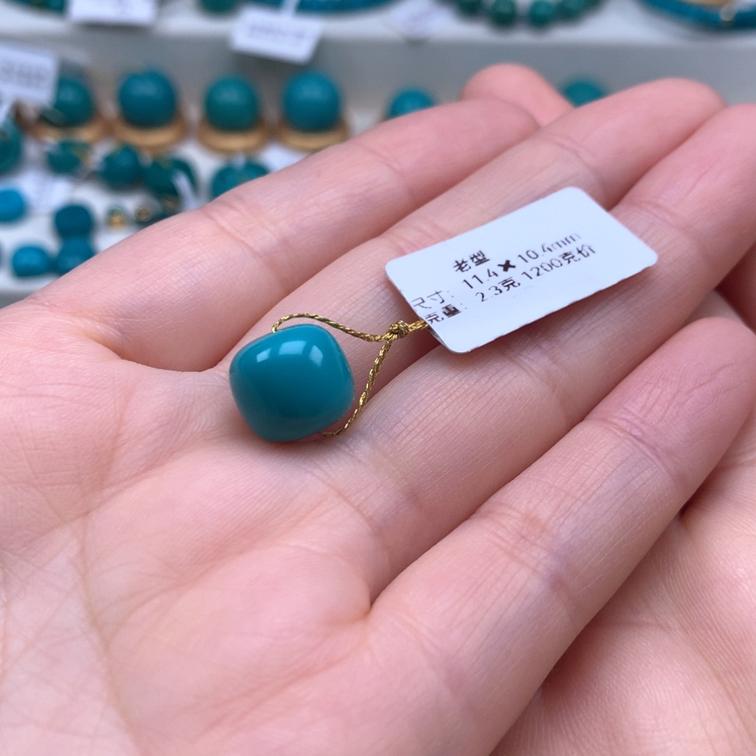 绿松石配饰未镶嵌路***在