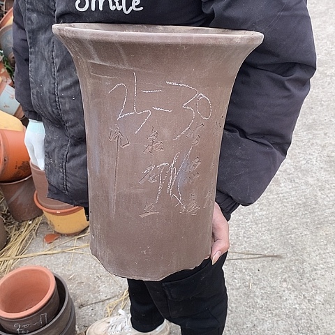 中国宜兴紫砂花盆，