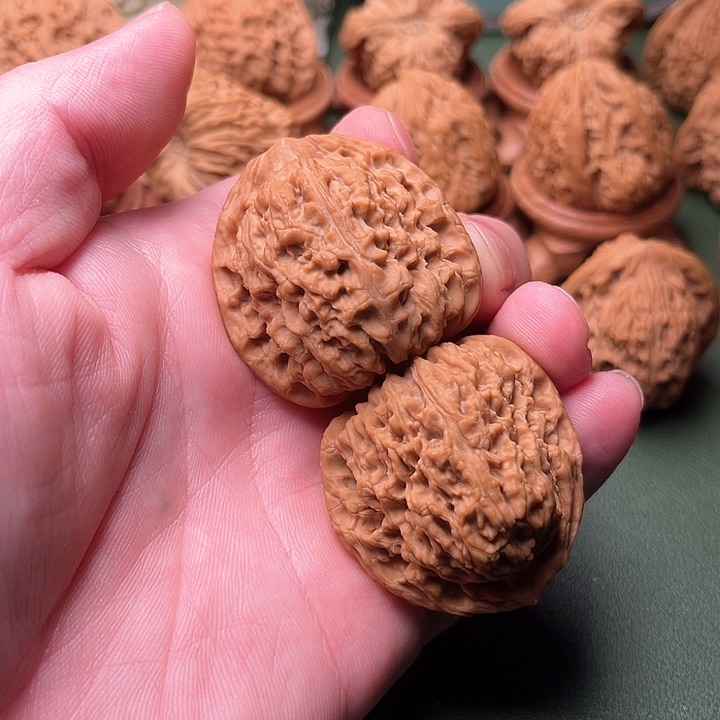 文玩核桃把件三角南疆石