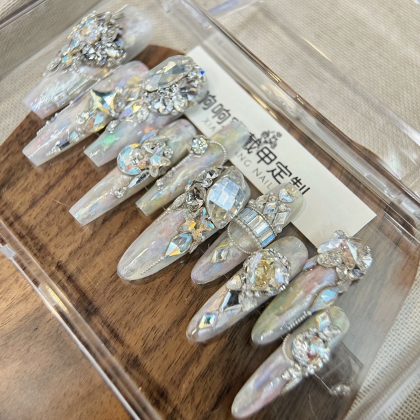 响响家醋酸晕染纹理设计施华洛配钻锆石穿戴甲定制显白氛围感美甲