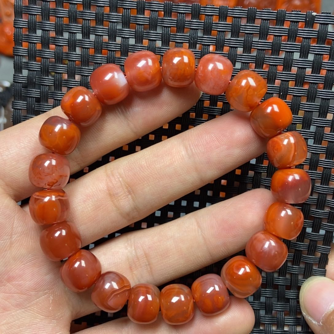 南红玛瑙手串未镶嵌10+’mm